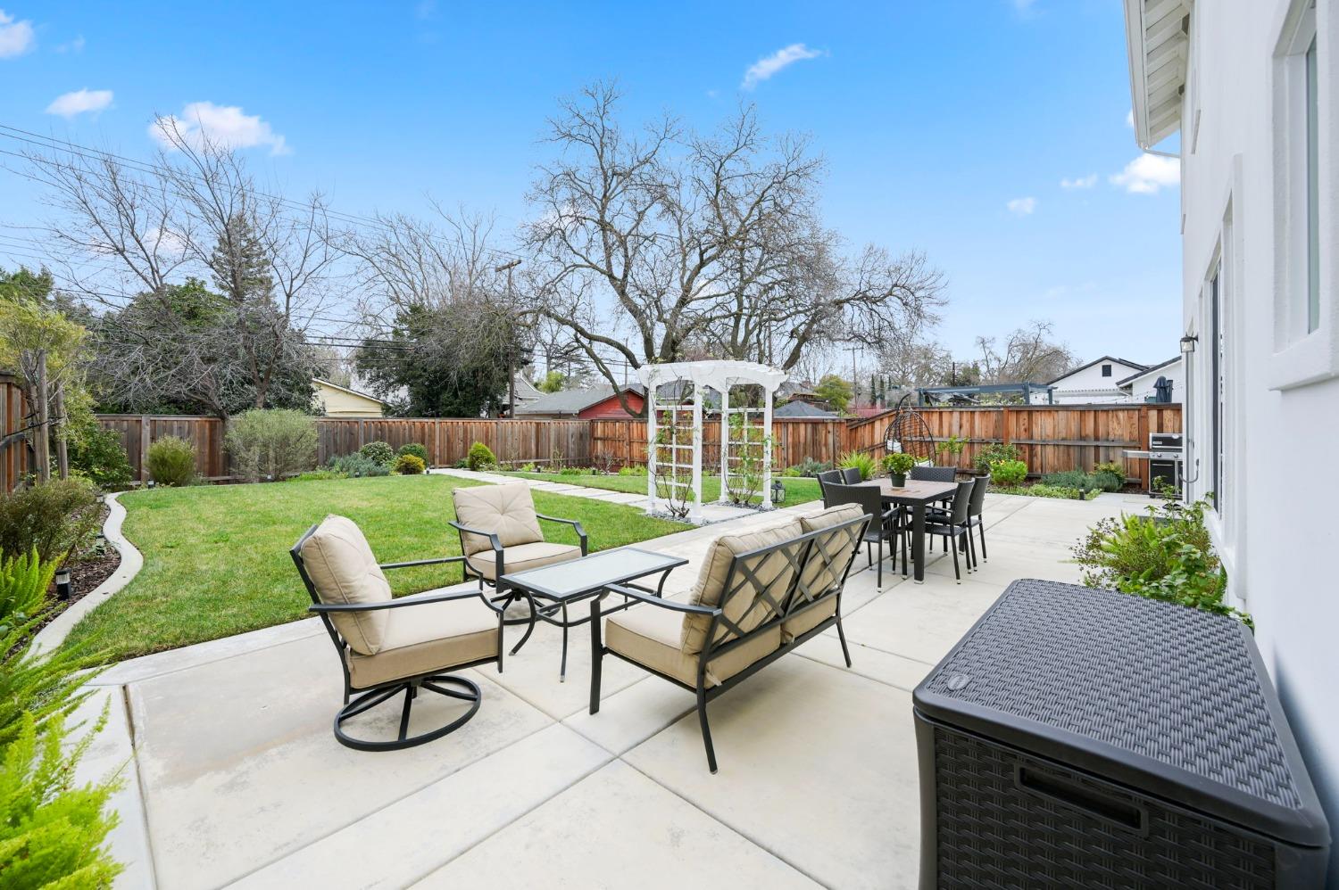 5Th Avenue, Sacramento, CA, 95818-