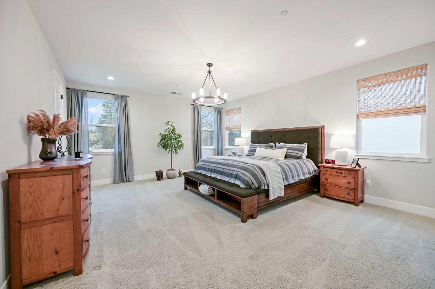 5Th Avenue, Sacramento, CA, 95818-
