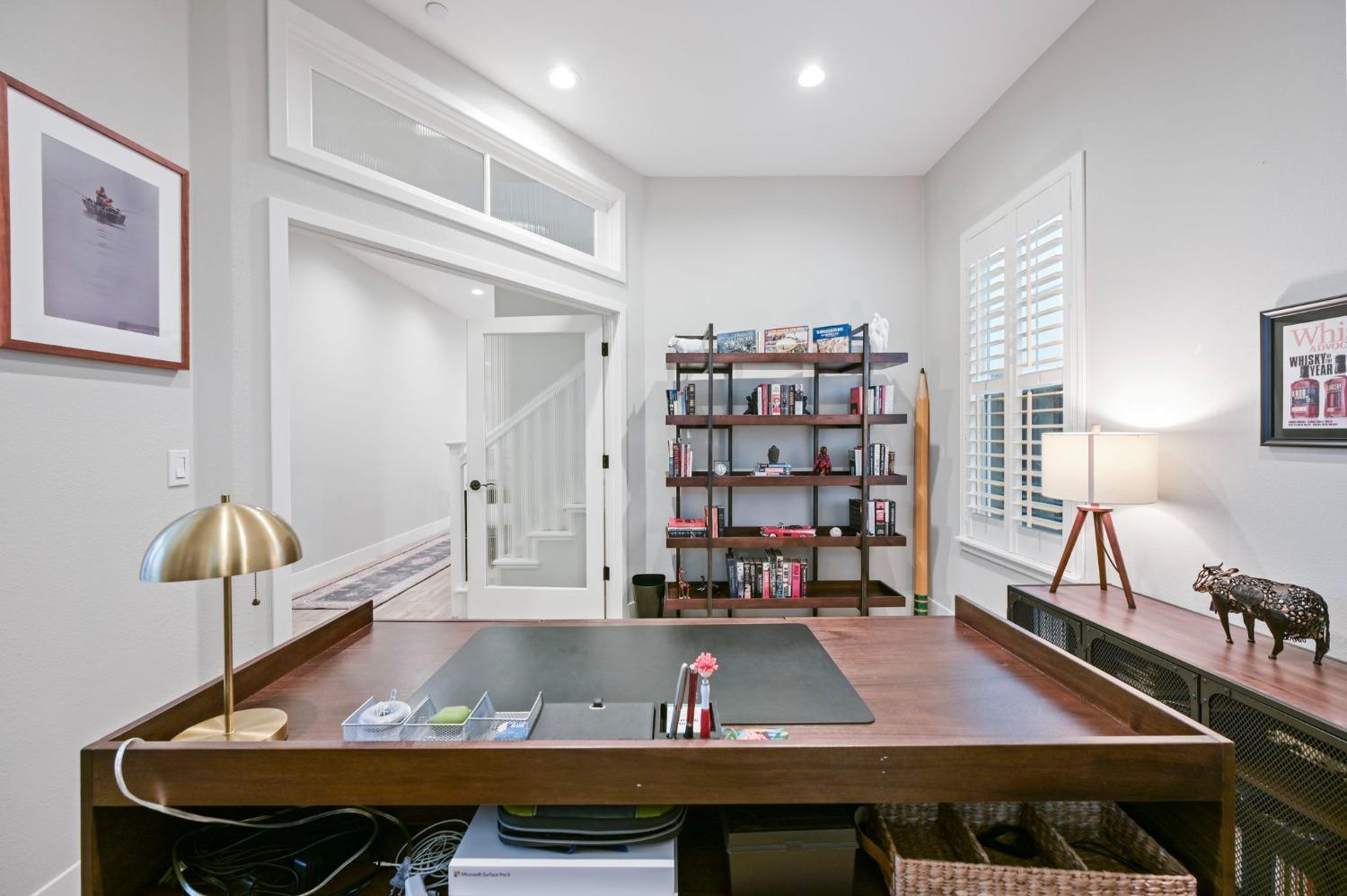 5Th Avenue, Sacramento, CA, 95818-