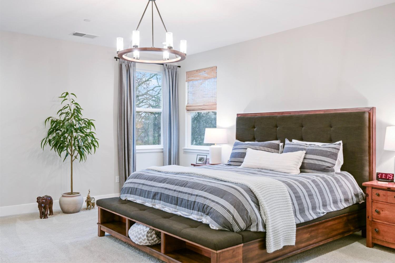 5Th Avenue, Sacramento, CA, 95818-