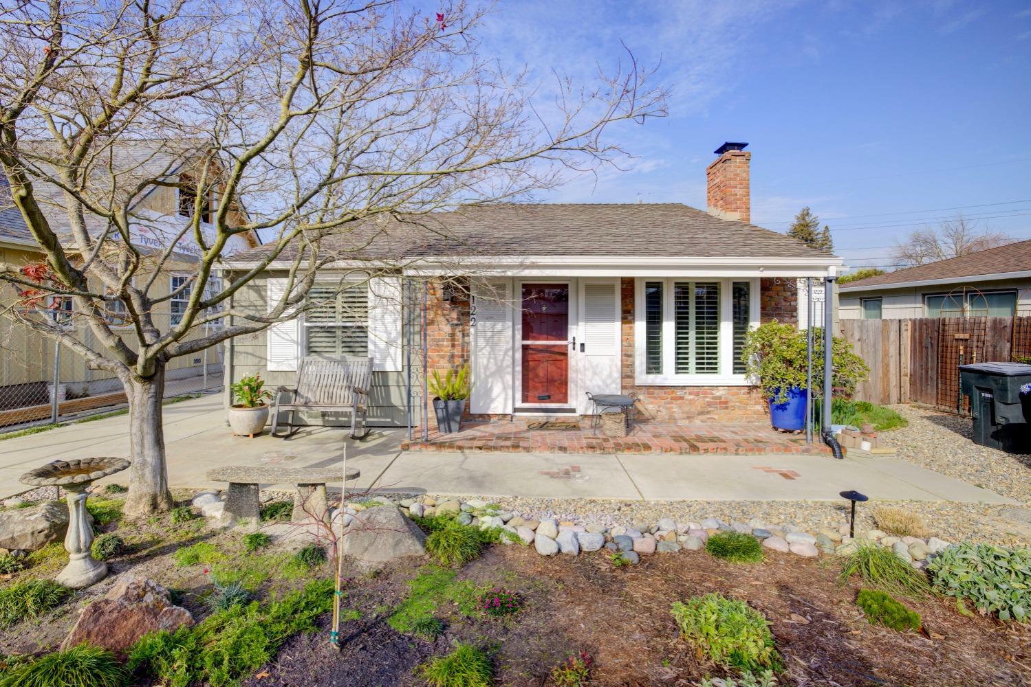 Detail Gallery Image 1 of 1 For 122 43rd St, Sacramento,  CA 95819 - 3 Beds | 2 Baths
