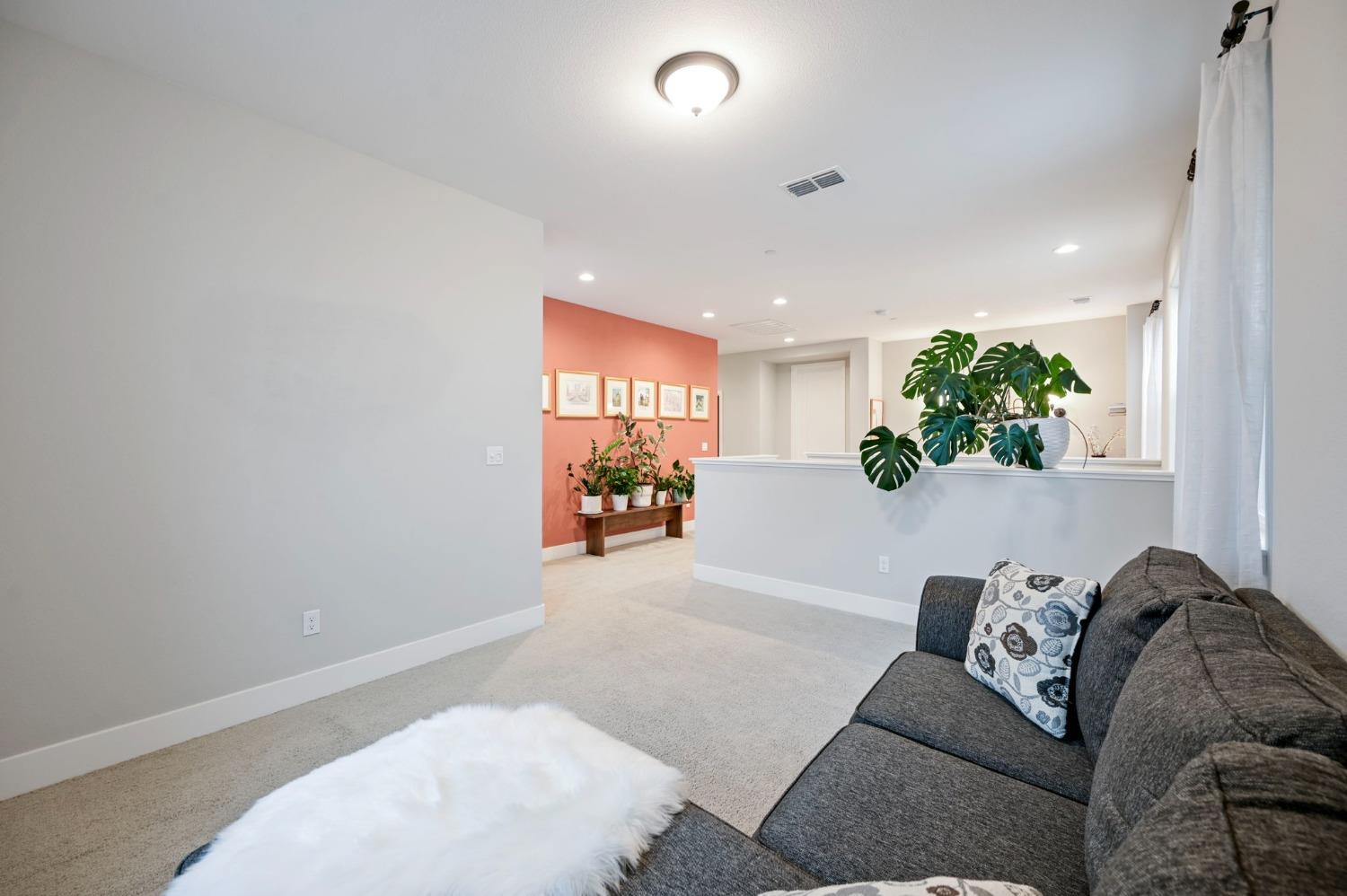 5Th Avenue, Sacramento, CA, 95818-