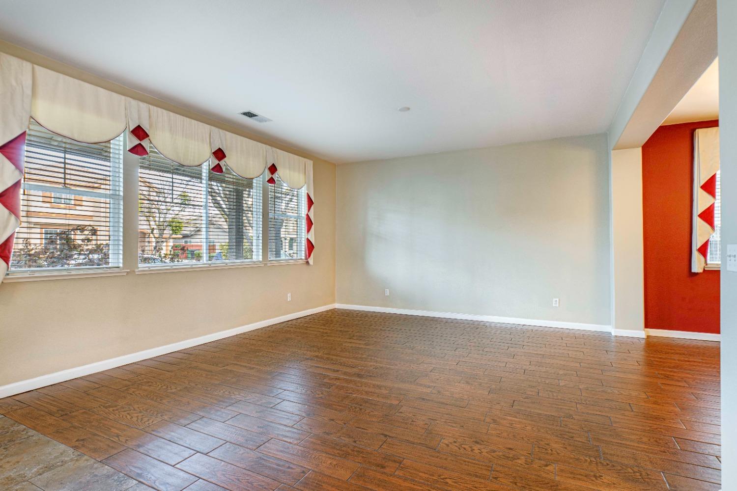 Detail Gallery Image 17 of 51 For 1620 Rose Garden Ct, Modesto,  CA 95356 - 4 Beds | 2/1 Baths