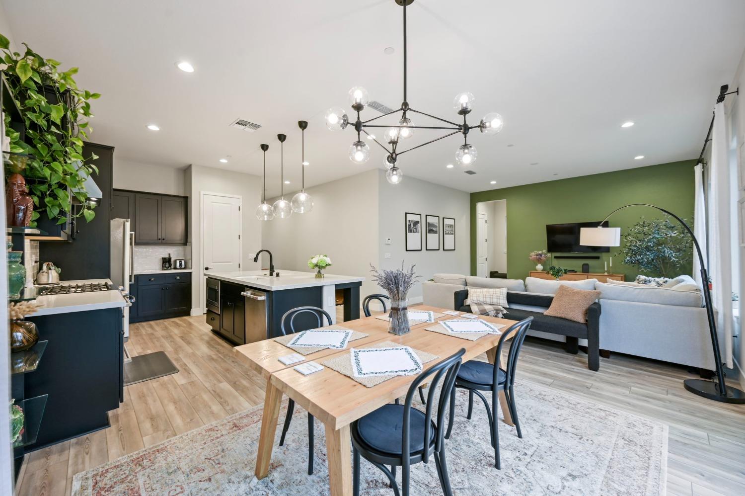 5Th Avenue, Sacramento, CA, 95818-