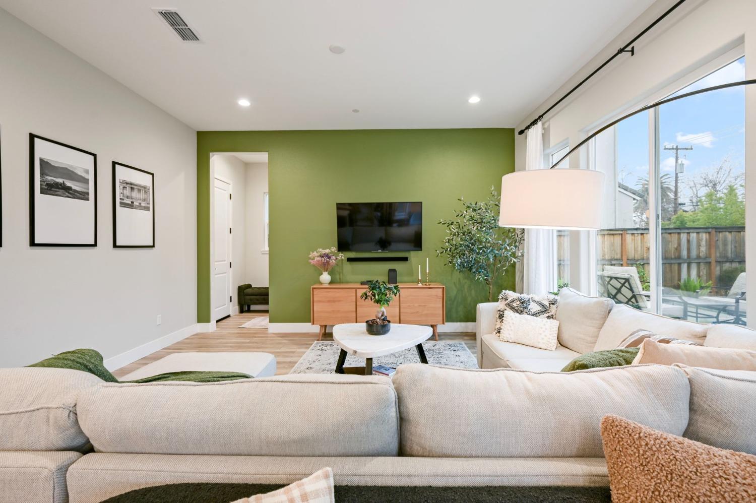 5Th Avenue, Sacramento, CA, 95818-