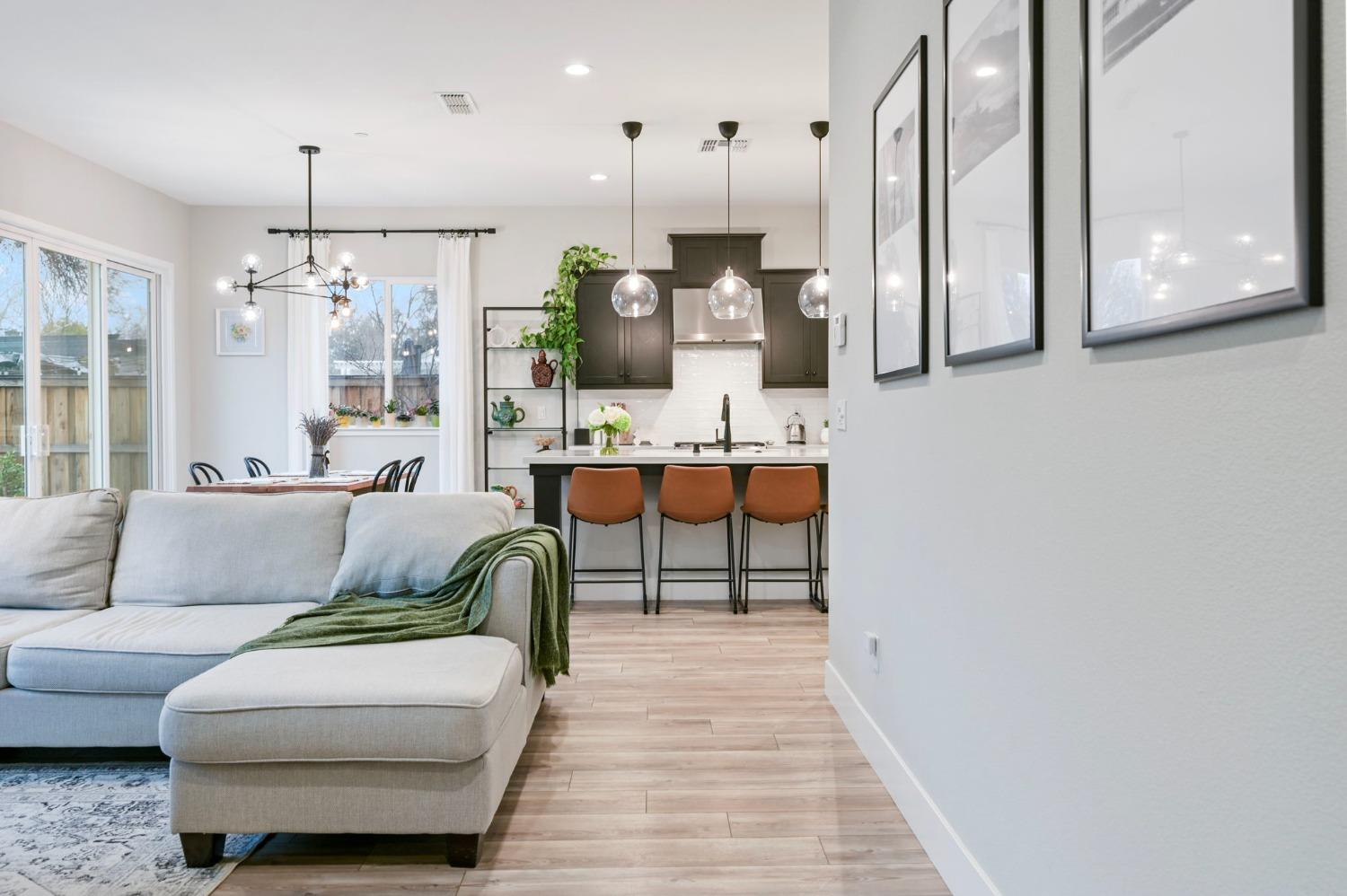 5Th Avenue, Sacramento, CA, 95818-