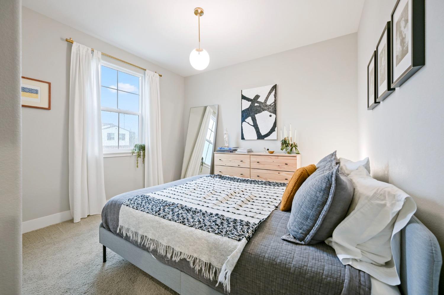 5Th Avenue, Sacramento, CA, 95818-