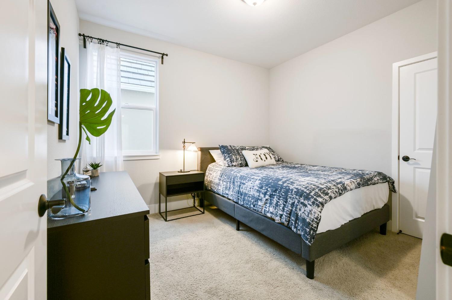 5Th Avenue, Sacramento, CA, 95818-