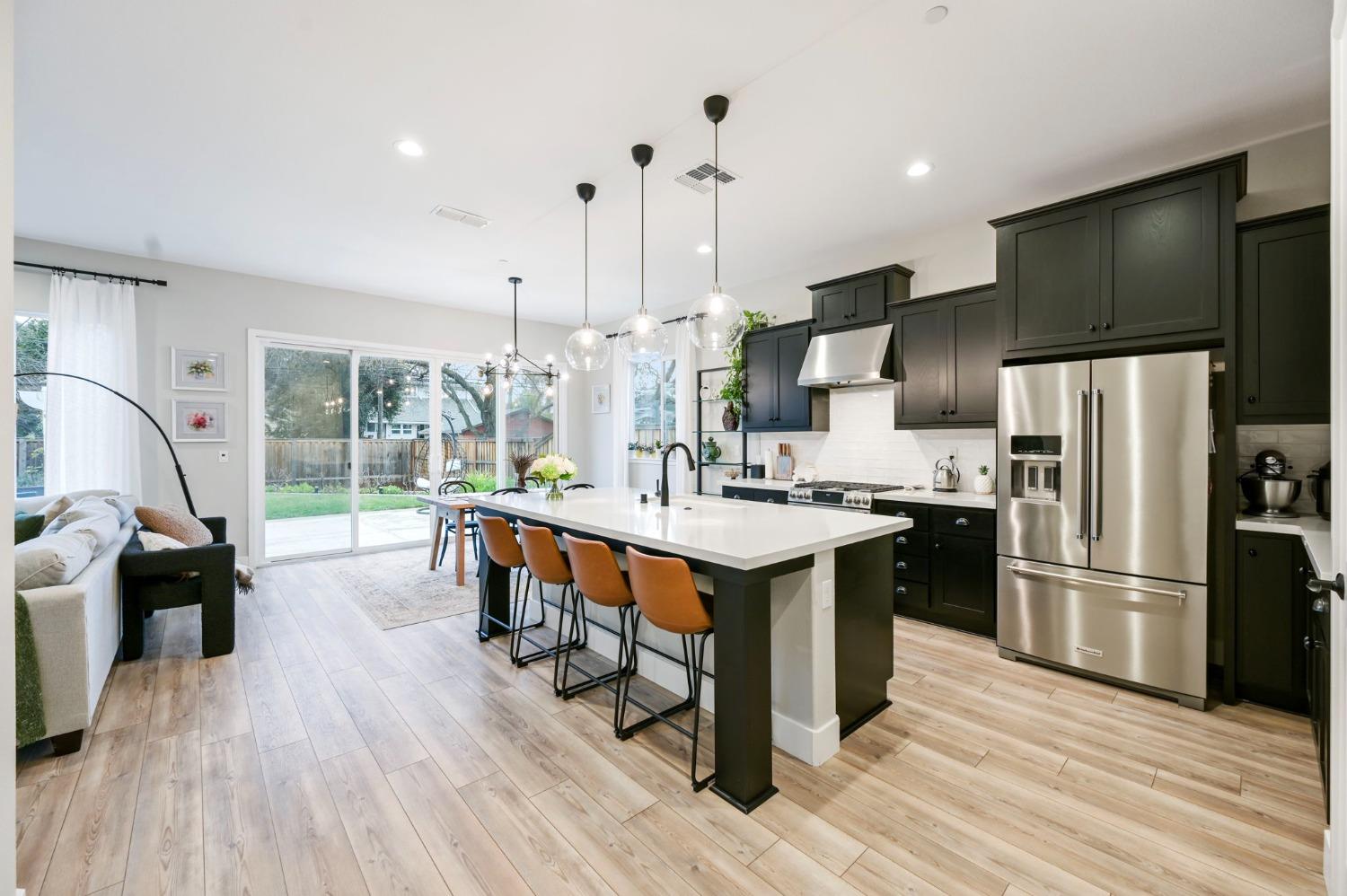 5Th Avenue, Sacramento, CA, 95818-