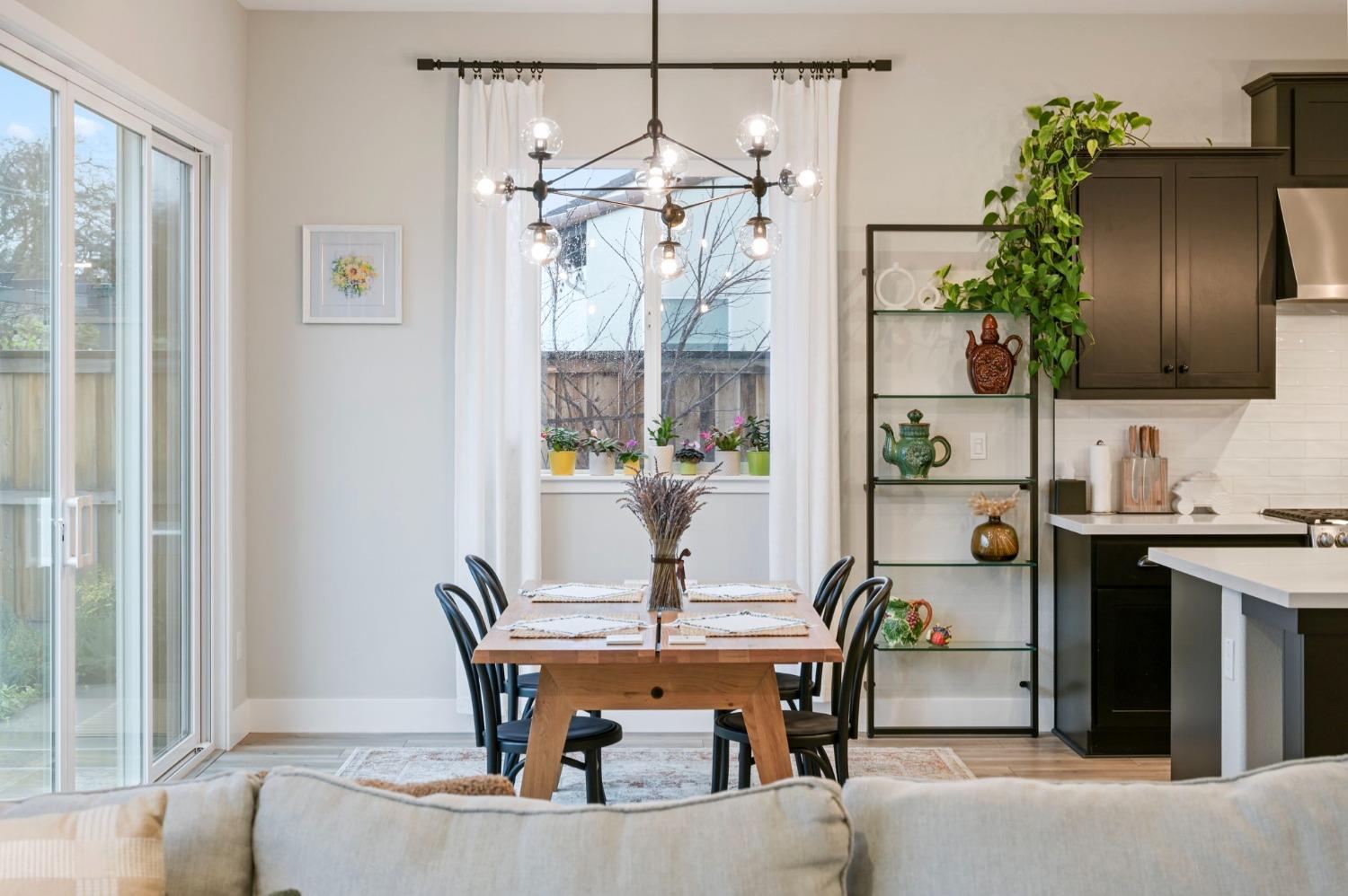 5Th Avenue, Sacramento, CA, 95818-