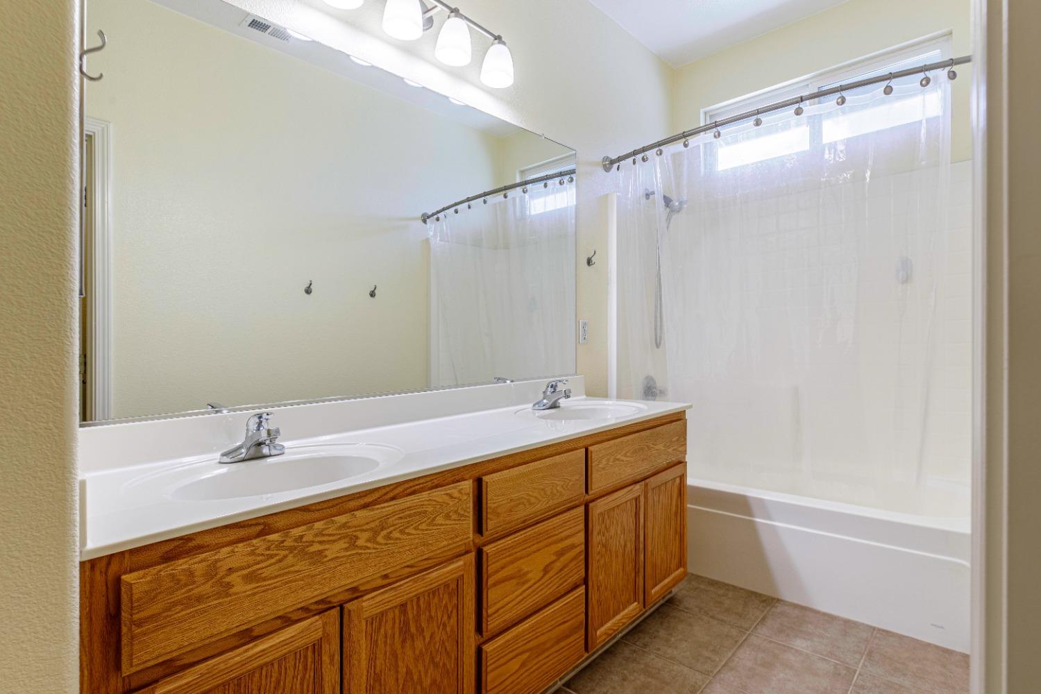 Detail Gallery Image 26 of 51 For 1620 Rose Garden Ct, Modesto,  CA 95356 - 4 Beds | 2/1 Baths