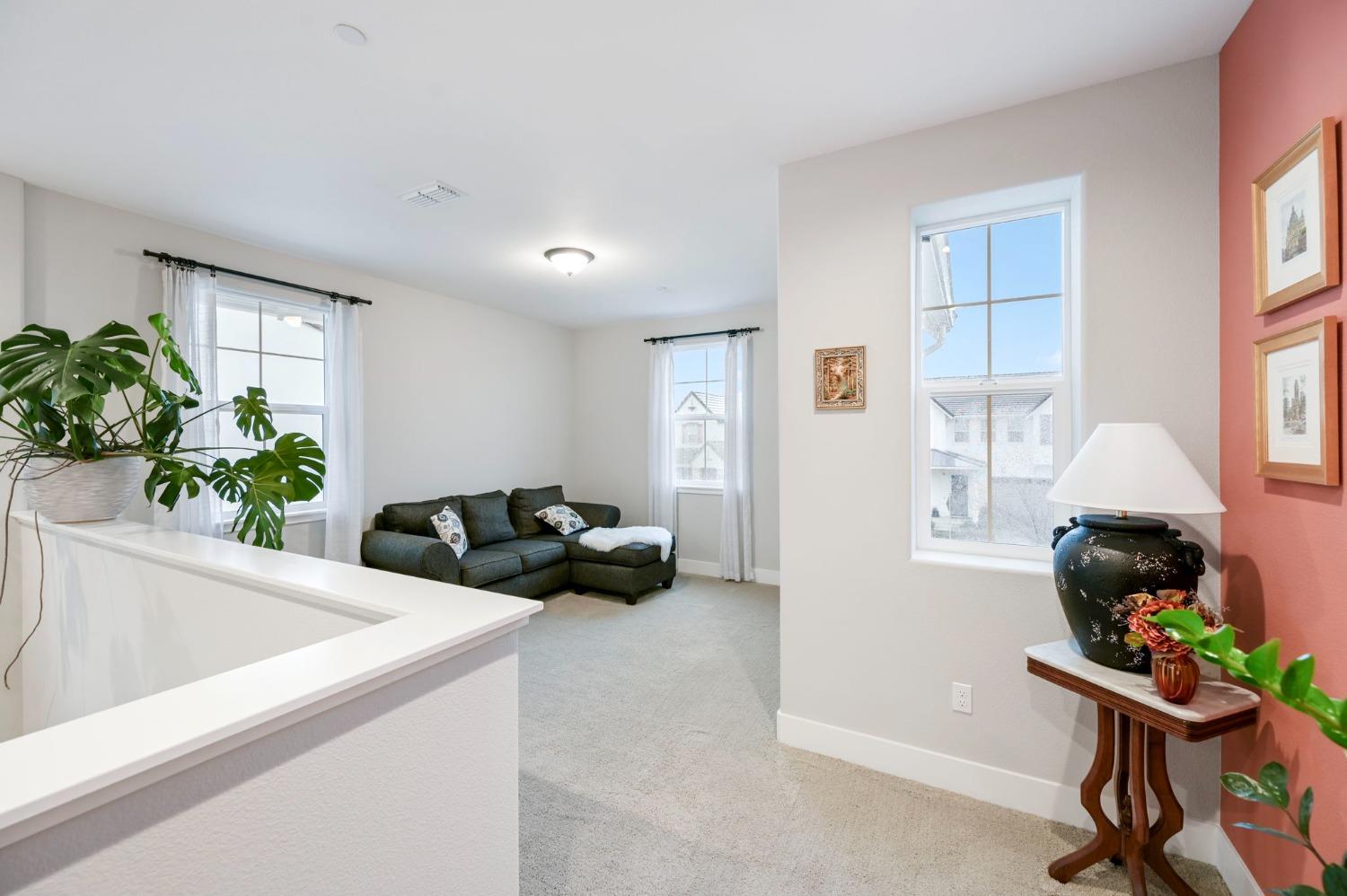 5Th Avenue, Sacramento, CA, 95818-
