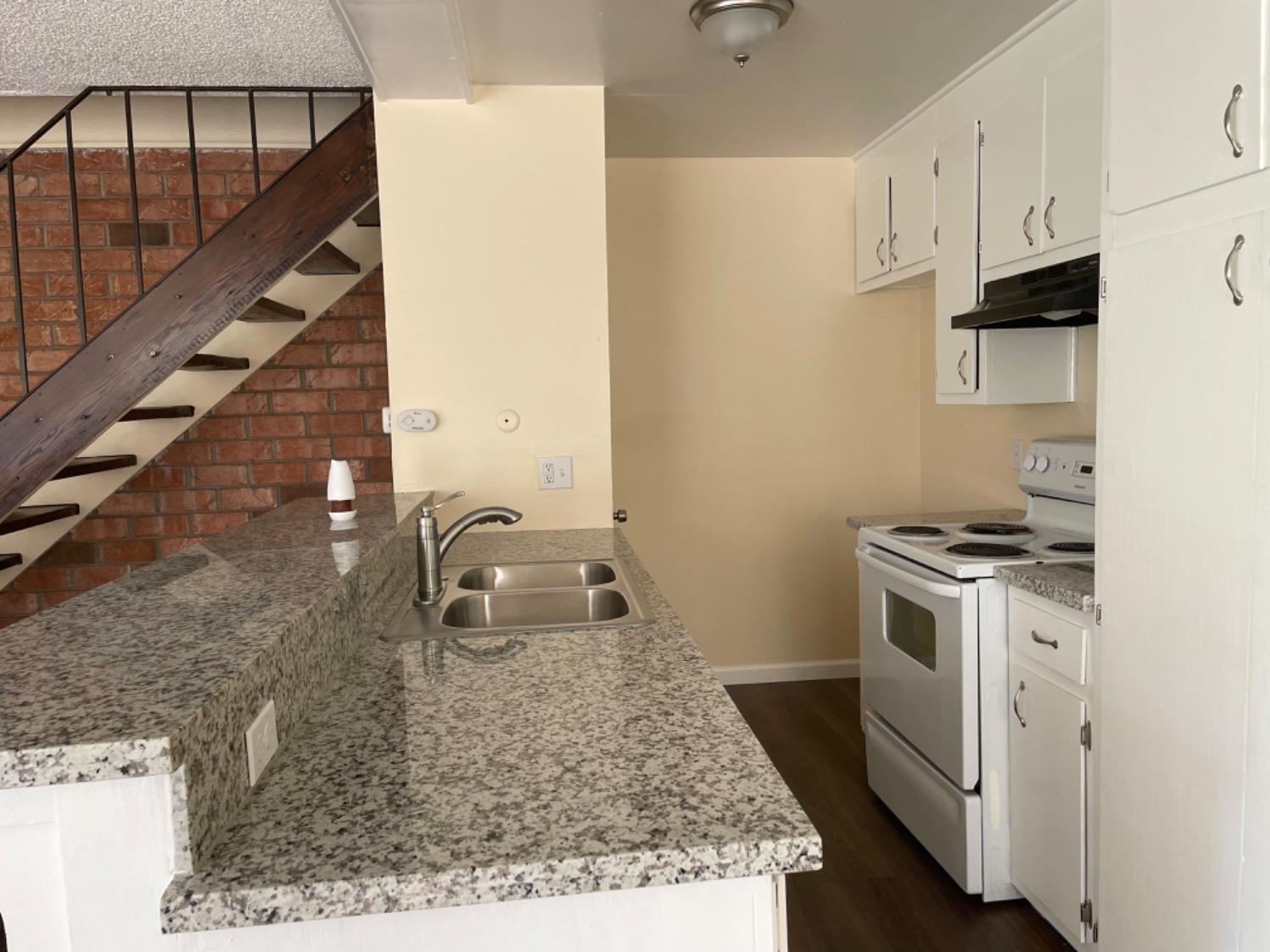 Detail Gallery Image 3 of 6 For 1426 Occidental Ave #3,  Stockton,  CA 95203 - 2 Beds | 1 Baths