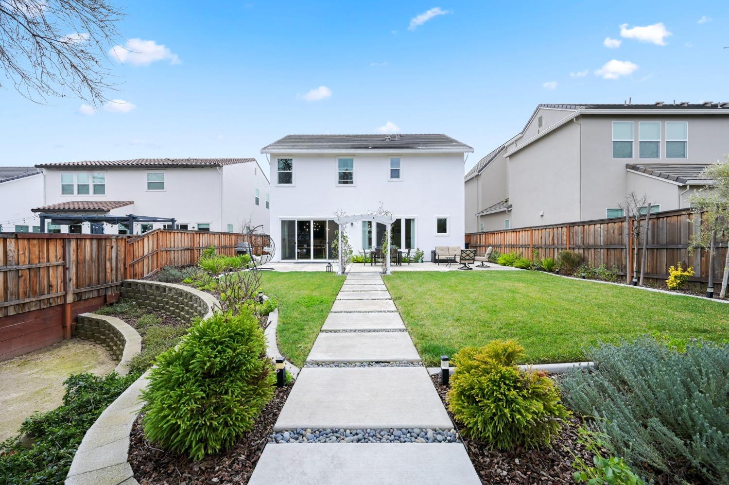 5Th Avenue, Sacramento, CA, 95818-