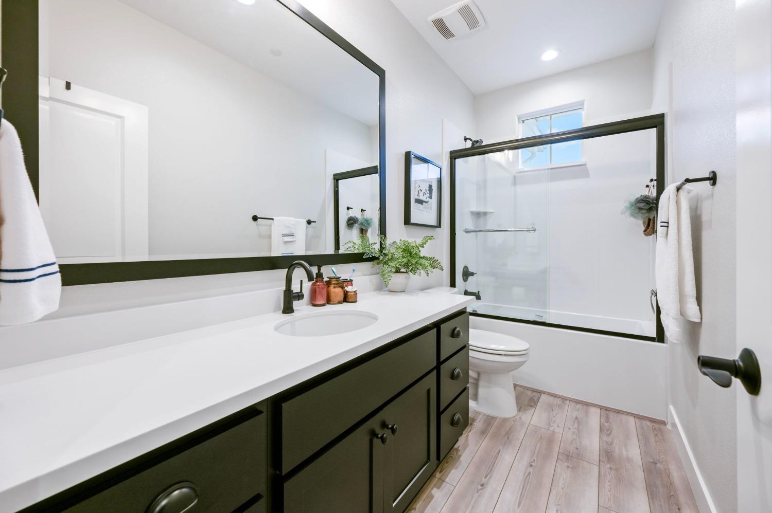 5Th Avenue, Sacramento, CA, 95818-