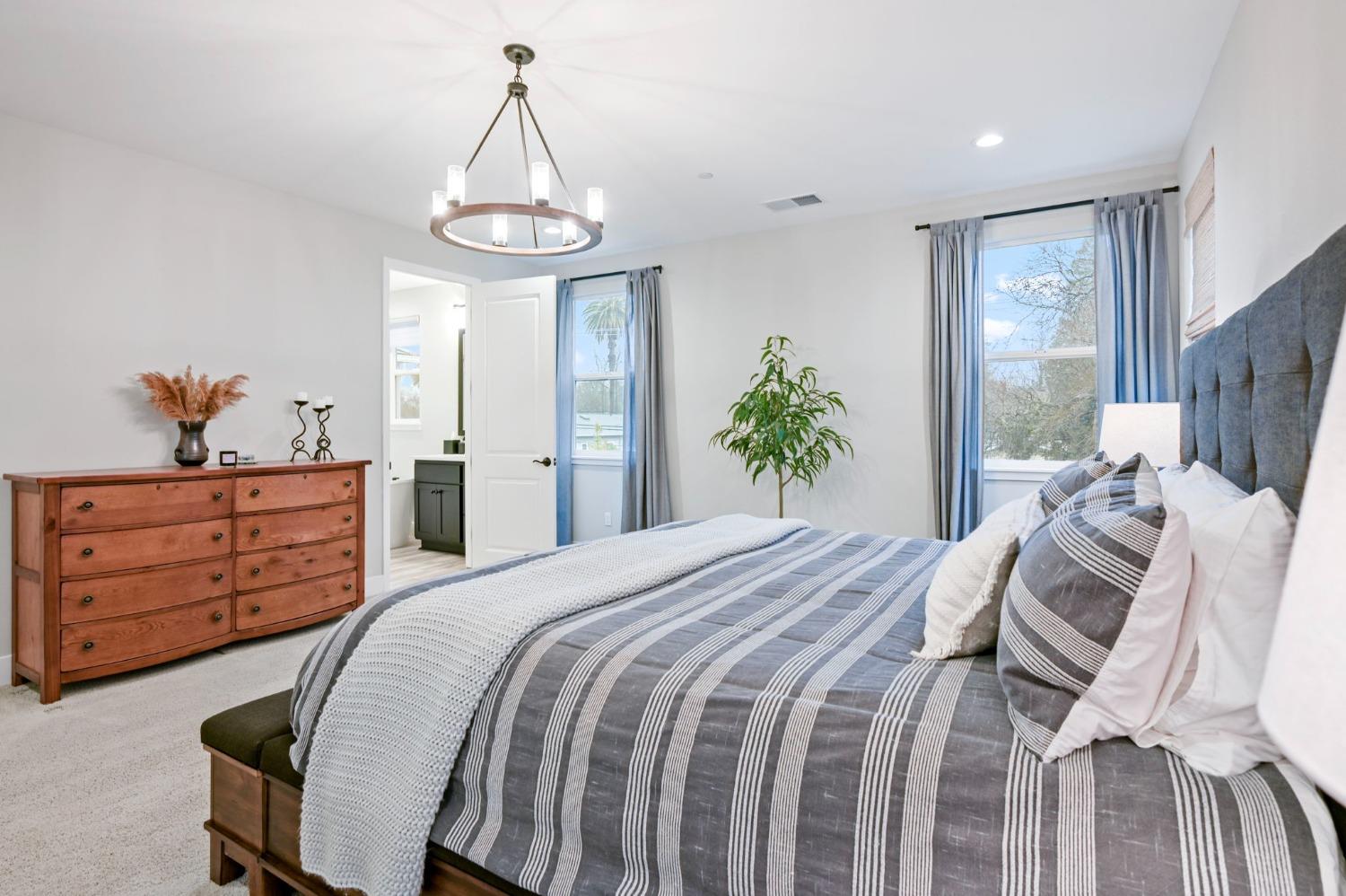 5Th Avenue, Sacramento, CA, 95818-