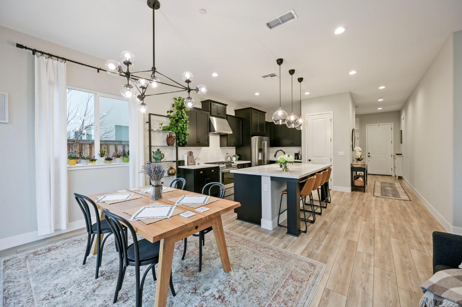 5Th Avenue, Sacramento, CA, 95818-