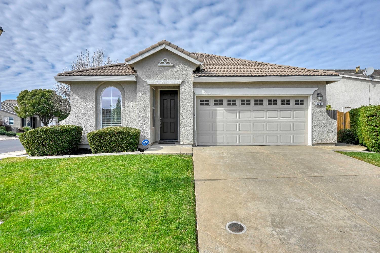 Detail Gallery Image 1 of 1 For 6236 Hummingbird Ln, Rocklin,  CA 95765 - 3 Beds | 2 Baths