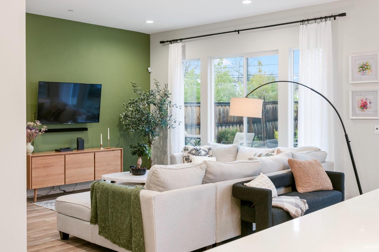 5Th Avenue, Sacramento, CA, 95818-