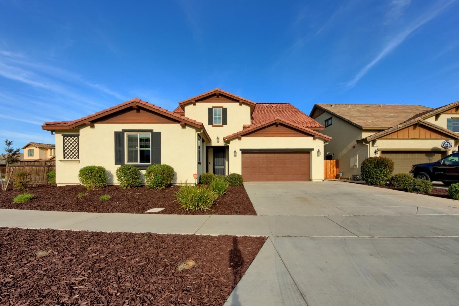 Detail Gallery Image 2 of 95 For 1827 Klamath Ct, Lathrop,  CA 95330 - 6 Beds | 4/1 Baths