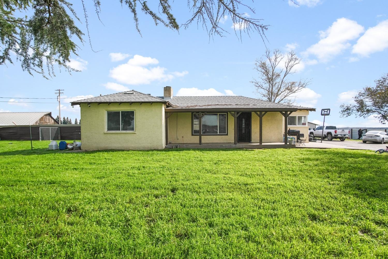 Photo of 1654 Hickman Rd in Hickman, CA