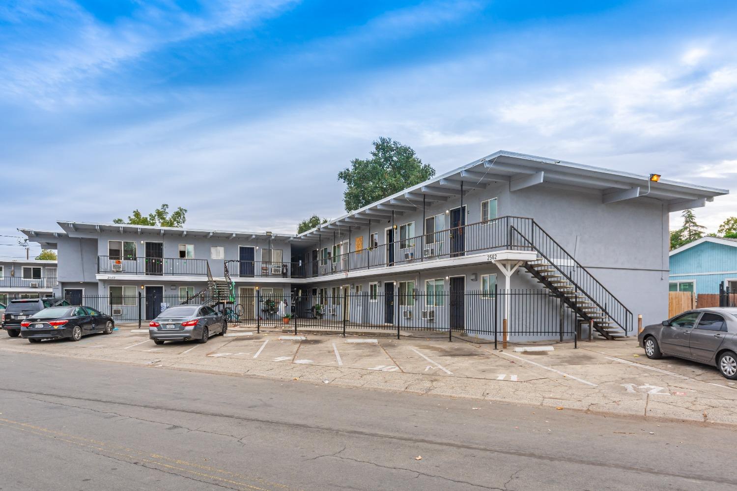 Photo of 2562-2570 Traction Ave in Sacramento, CA