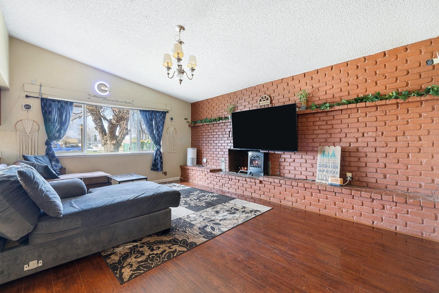 Detail Gallery Image 10 of 32 For 2432 Beachwood Dr, Merced,  CA 95348 - 4 Beds | 2 Baths
