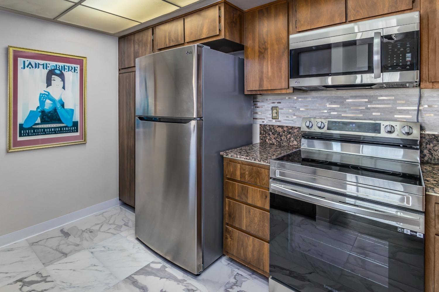 Detail Gallery Image 9 of 21 For 500 N St #1108,  Sacramento,  CA 95814 - 2 Beds | 2 Baths