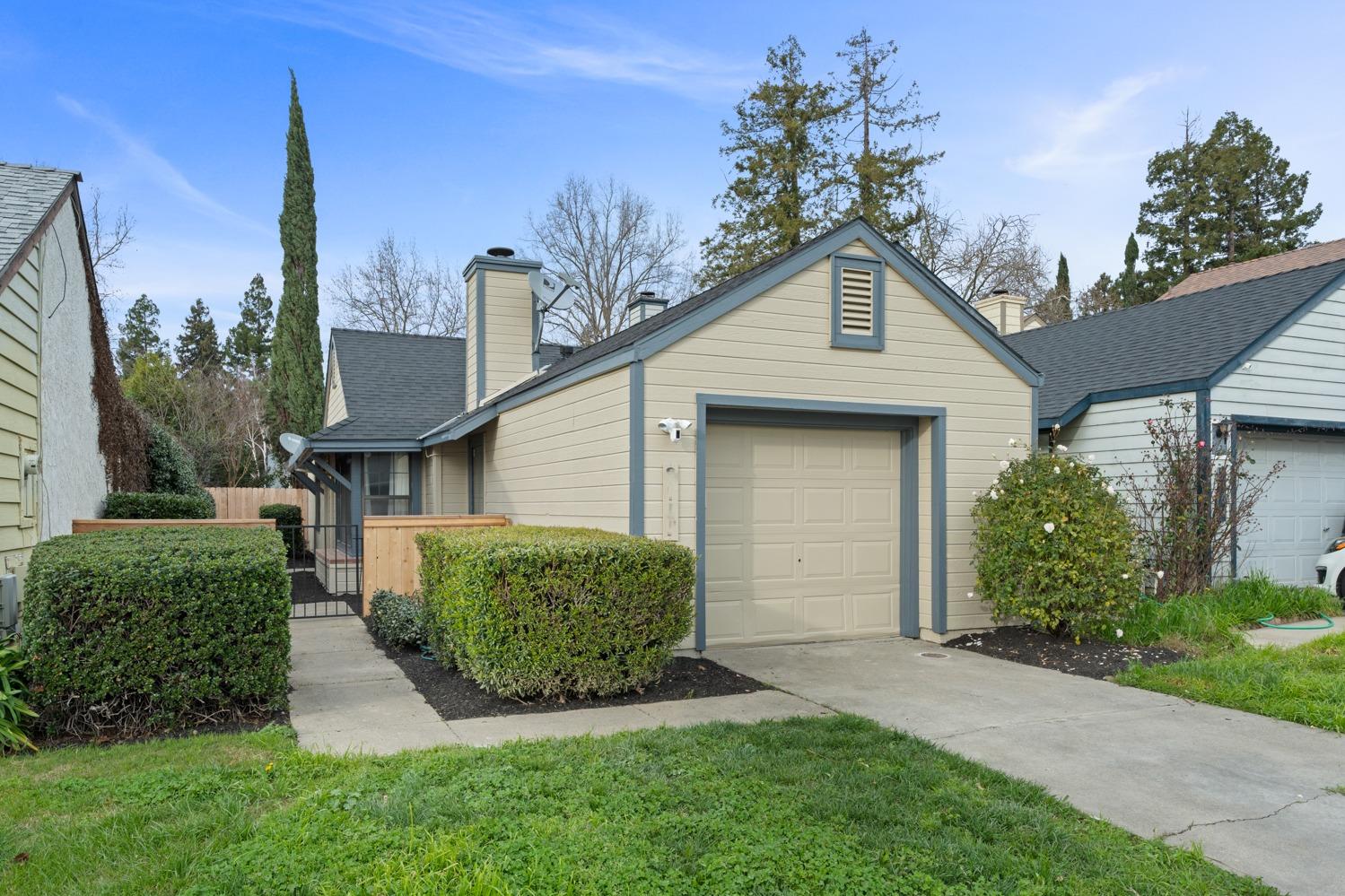 Detail Gallery Image 1 of 1 For 2167 Sandcastle Way, Sacramento,  CA 95833 - 2 Beds | 2 Baths