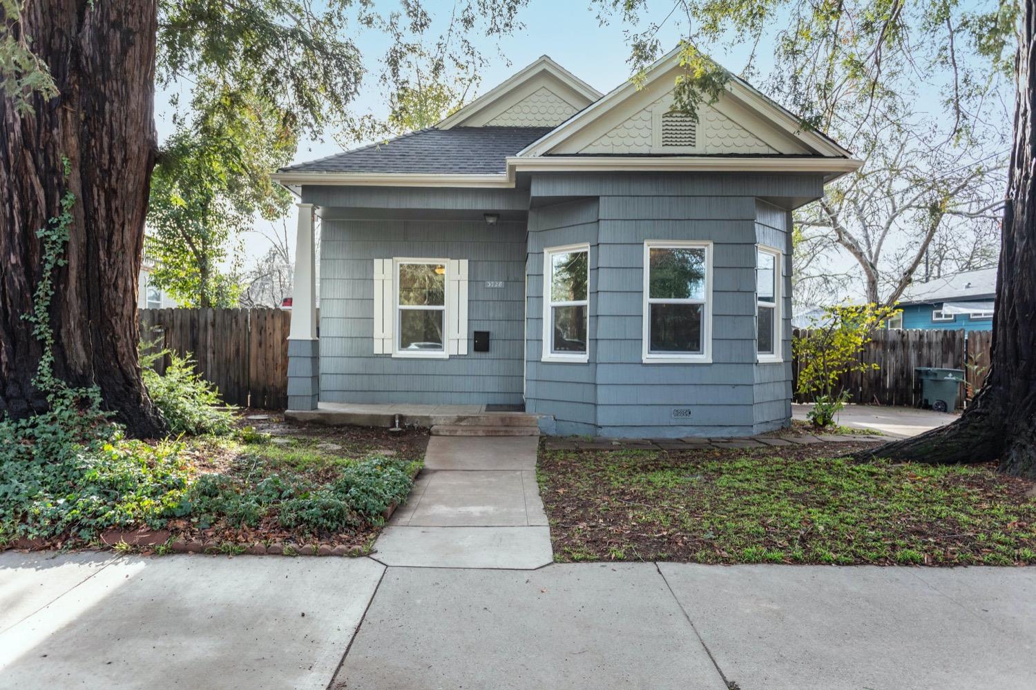 Detail Gallery Image 1 of 1 For 3728 2nd Ave, Sacramento,  CA 95817 - 2 Beds | 2 Baths