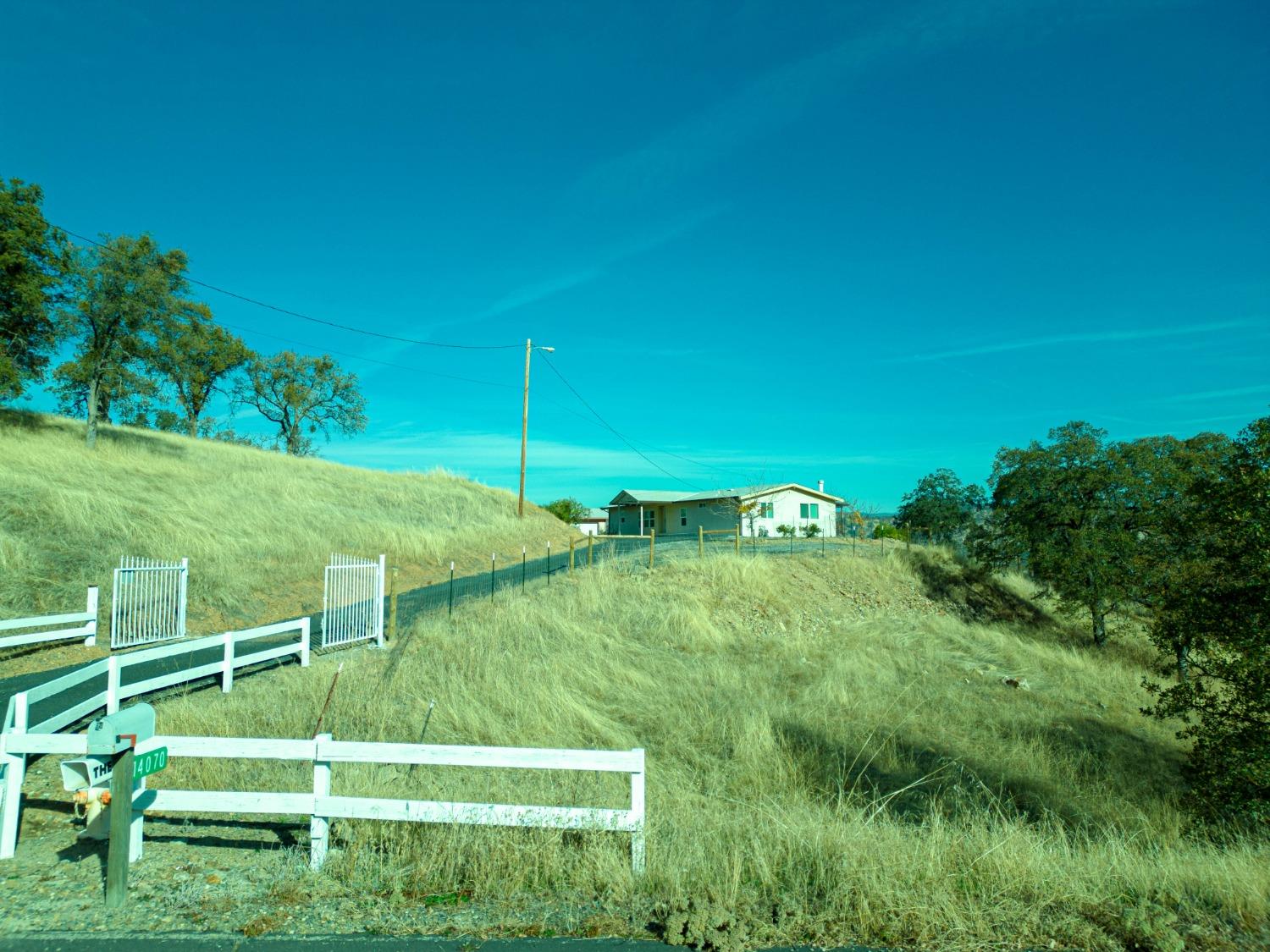 Avenida Central, La Grange, California image 29