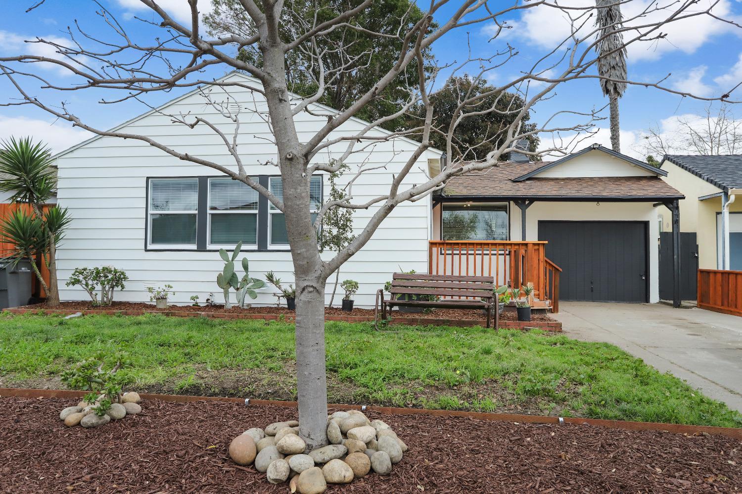 Detail Gallery Image 1 of 1 For 15867 Hesperian Blvd, San Lorenzo,  CA 94580 - 3 Beds | 1 Baths