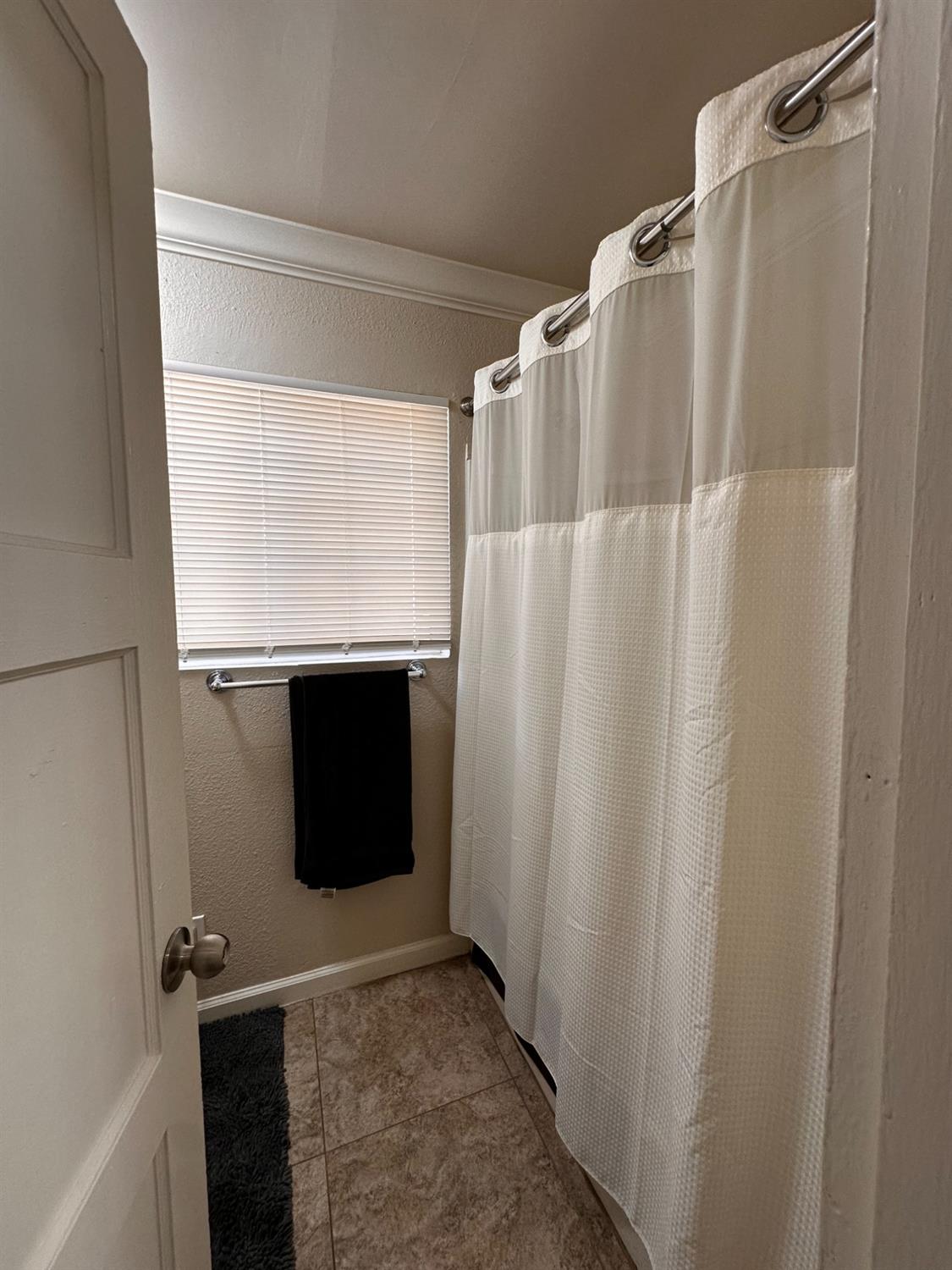 Detail Gallery Image 10 of 14 For 710 E Ivy, Hanford,  CA 93230 - 2 Beds | 1 Baths