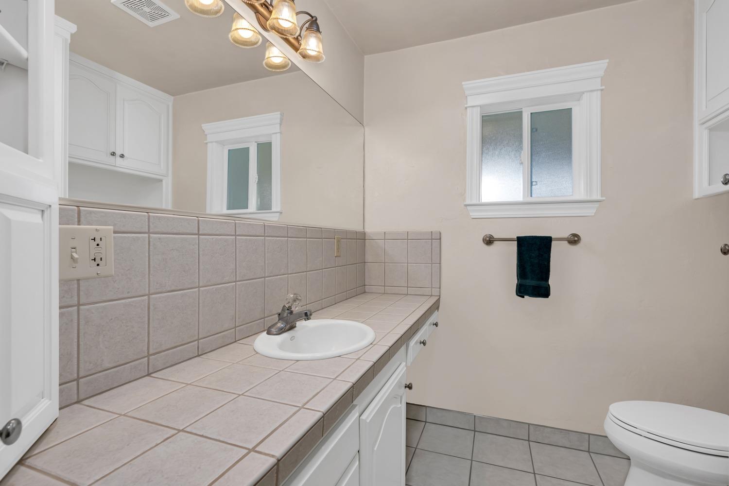 Detail Gallery Image 15 of 33 For 401 S Johnson Rd, Turlock,  CA 95380 - 3 Beds | 2 Baths