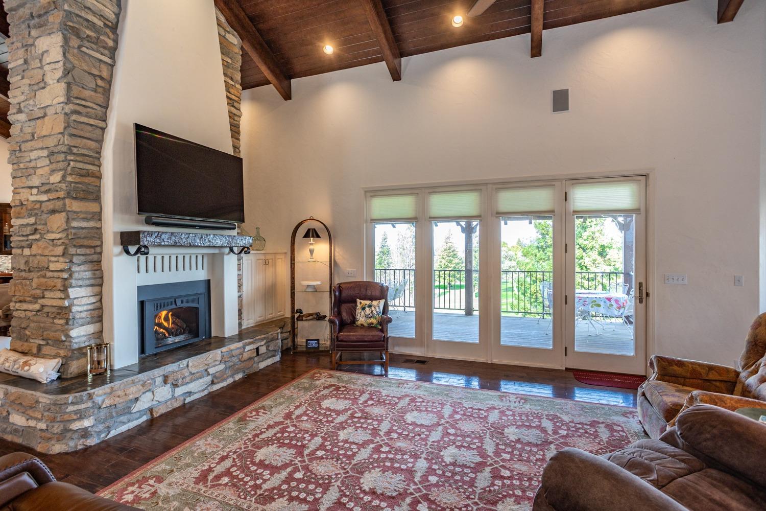 Detail Gallery Image 9 of 58 For 10247 Whitetail Dr, Oakdale,  CA 95361 - 4 Beds | 4 Baths