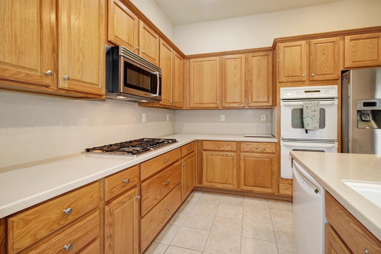 Detail Gallery Image 5 of 48 For 2817 Robinson Creek Ln, Elk Grove,  CA 95758 - 2 Beds | 2 Baths