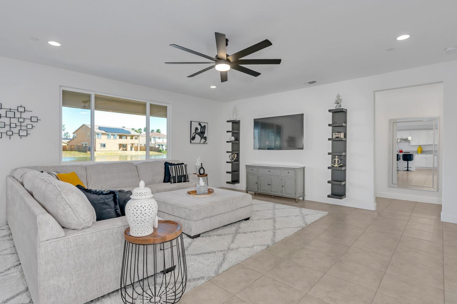 Detail Gallery Image 11 of 56 For 14675 Spanish Bay Way, Chowchilla,  CA 93610 - 4 Beds | 2 Baths