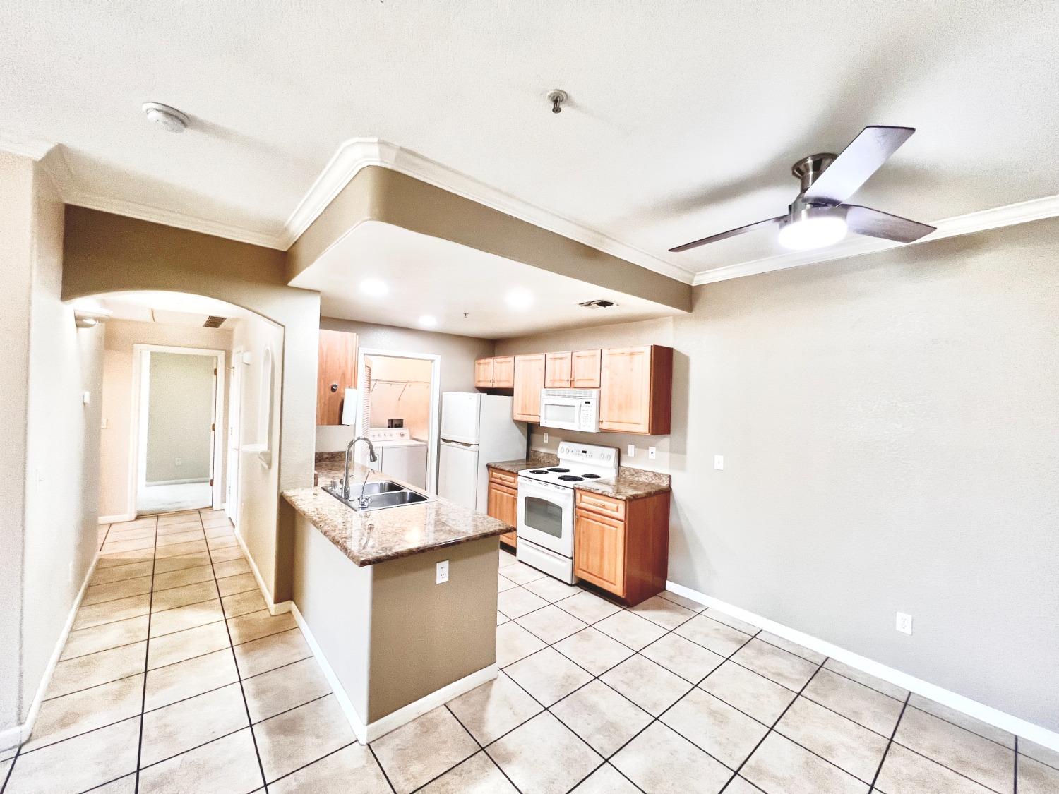Detail Gallery Image 9 of 28 For 1360 Shady Ln #925,  Turlock,  CA 95382 - 2 Beds | 2 Baths