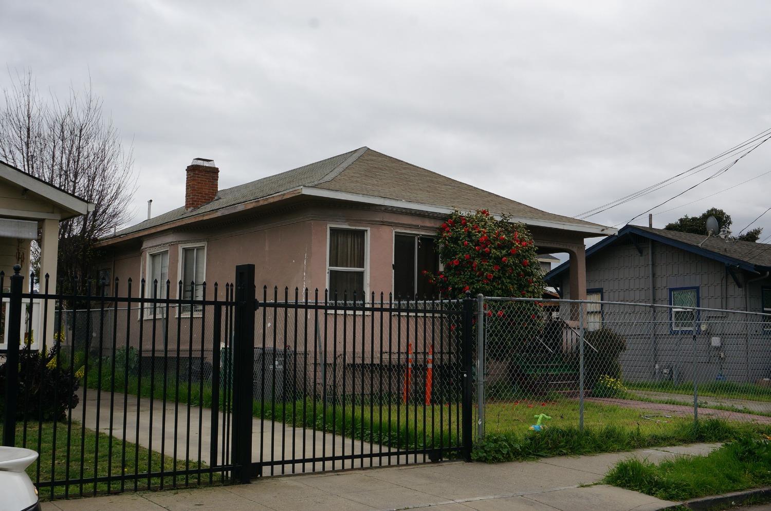 Photo of 9908 D St in Oakland, CA