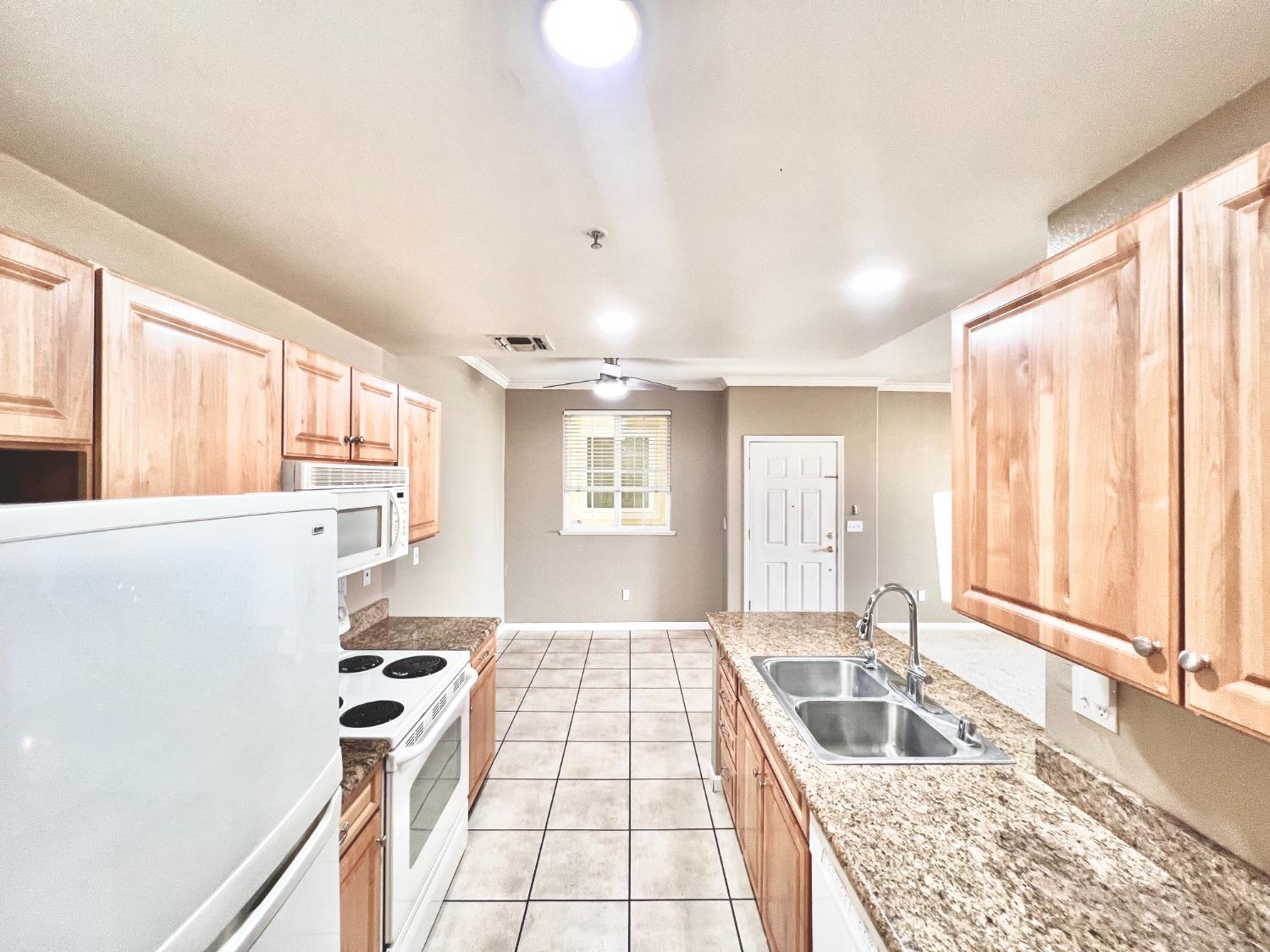 Detail Gallery Image 11 of 28 For 1360 Shady Ln #925,  Turlock,  CA 95382 - 2 Beds | 2 Baths