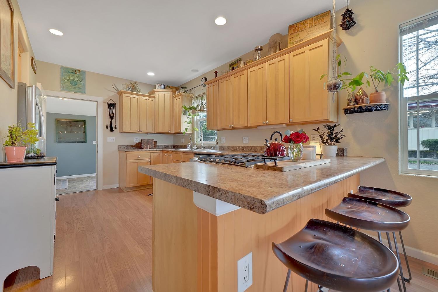 Detail Gallery Image 4 of 54 For 420 Sutter Hill Rd, Sutter Creek,  CA 95685 - 3 Beds | 1/1 Baths
