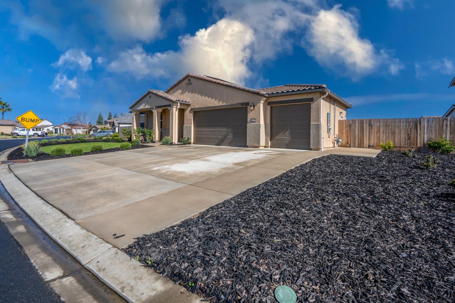 Detail Gallery Image 3 of 56 For 14675 Spanish Bay Way, Chowchilla,  CA 93610 - 4 Beds | 2 Baths