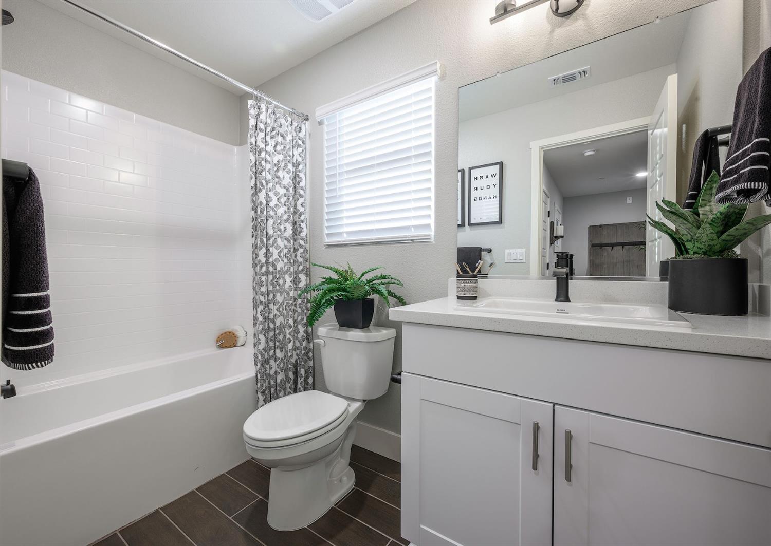 Detail Gallery Image 15 of 19 For 393 Broadstone Ct #462,  Los Banos,  CA 93635 - 4 Beds | 2 Baths