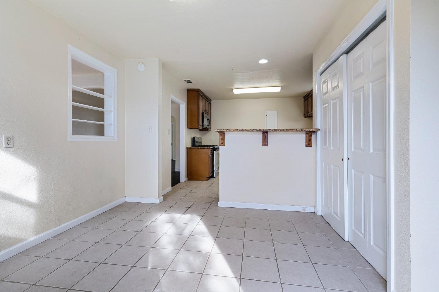 Detail Gallery Image 13 of 33 For 2144 W Rose St, Stockton,  CA 95203 - 3 Beds | 1/1 Baths