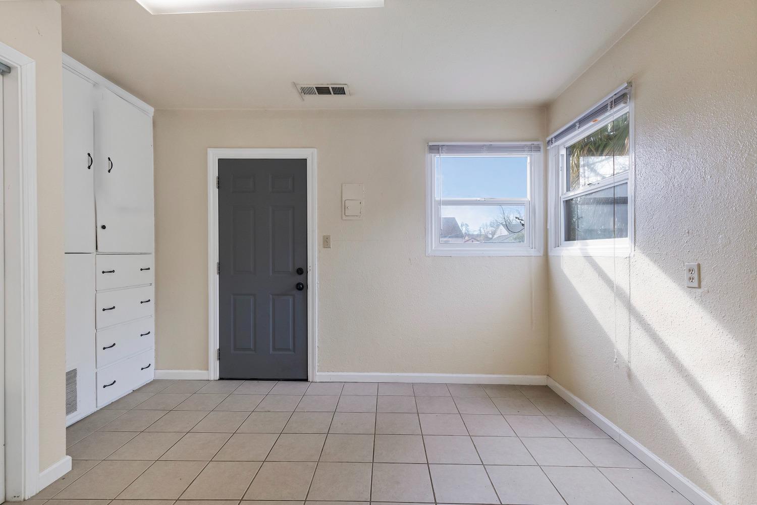 Detail Gallery Image 12 of 33 For 2144 W Rose St, Stockton,  CA 95203 - 3 Beds | 1/1 Baths