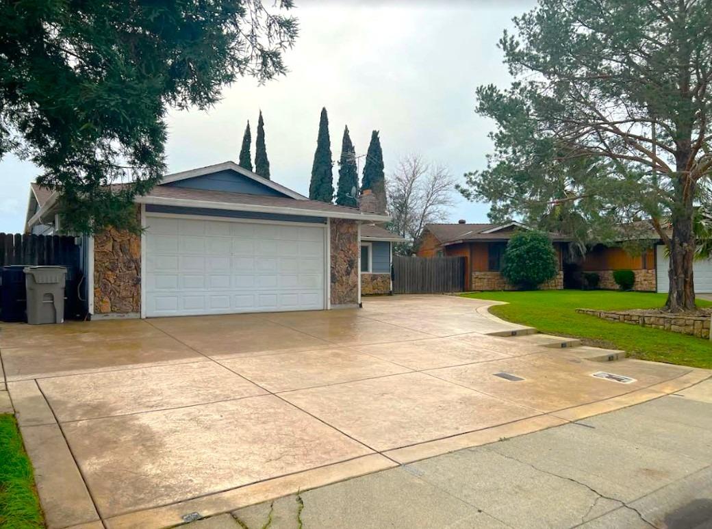 Photo of 5320 Village Wood Dr in Sacramento, CA