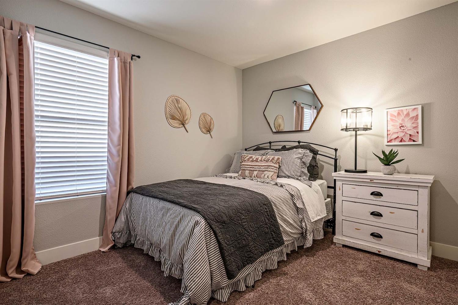 Detail Gallery Image 13 of 19 For 393 Broadstone Ct #462,  Los Banos,  CA 93635 - 4 Beds | 2 Baths