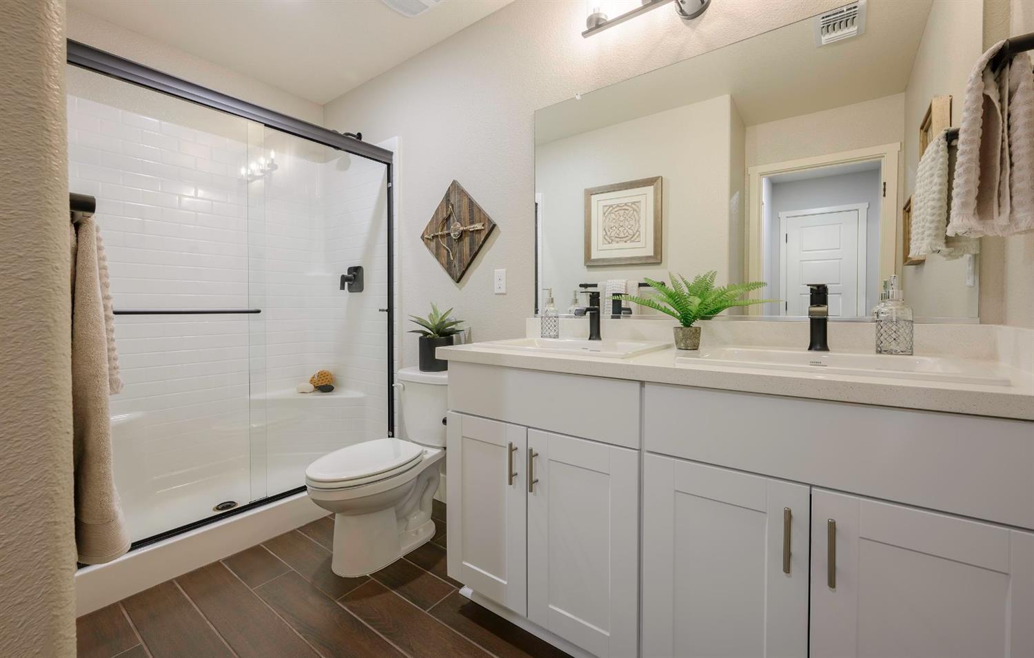 Detail Gallery Image 11 of 19 For 393 Broadstone Ct #462,  Los Banos,  CA 93635 - 4 Beds | 2 Baths