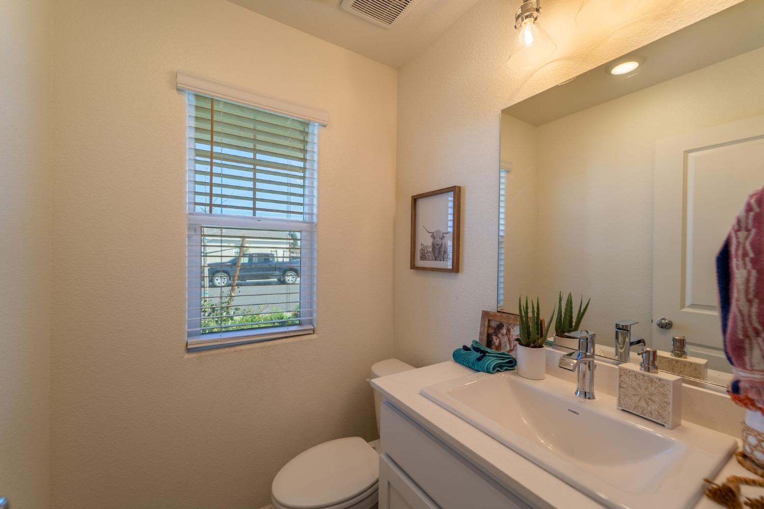 Detail Gallery Image 15 of 31 For 441 Stein Way, Waterford,  CA 95386 - 4 Beds | 2/1 Baths