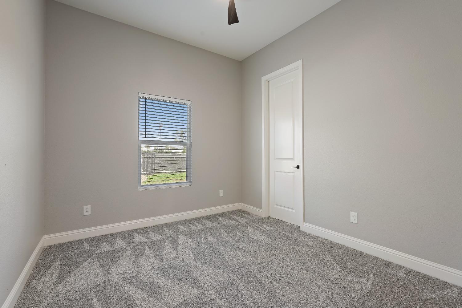 Detail Gallery Image 5 of 40 For 5828 E Cherokee Rd, Stockton,  CA 95215 - 3 Beds | 2/1 Baths